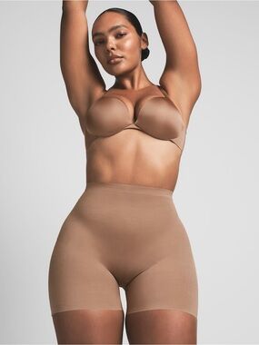 SKIMS NWT SHEER SCULPT
Low Back Short Small